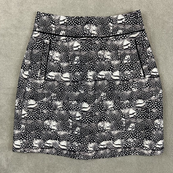 J.Crew Size 0 Feather Print Mini Skirt Black White Polka Dot Preppy Workwear — photo 2